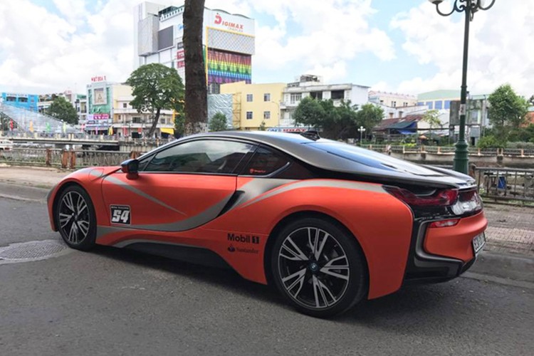 Sieu xe BMW i8 tien ty, bien khung &quot;doi mau&quot; tai Soc Trang-Hinh-7